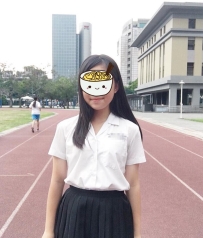 初次兼職學生妹  認得出是哪所學校的校服嗎😂