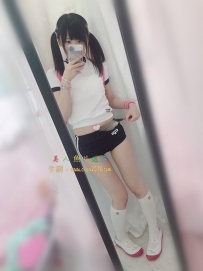 虎牙妹莉莉 153  B+ 43  18歲 清純 氣質  甜美的臉蛋
