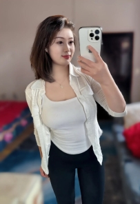 雅文 168cm，52kg，E，27歲    一位性感迷人的輕熟女