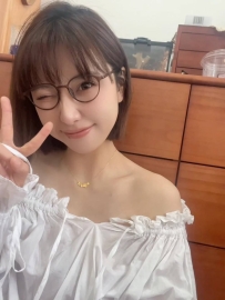 #台北  小藍  162/24歲/C/45kg  聲音甜美  穴穴敏感水很多