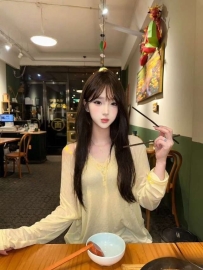 小水 158cm 20歲  46kg  D奶   像個精靈一樣活潑可愛