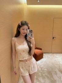 #高雄 白白 156cm・D杯・46kg・22歲 可愛乖巧的小隻馬甜妹