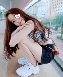 小咩 158.43.C杯.20歲   清新自然的外貌 給人很舒服的感覺