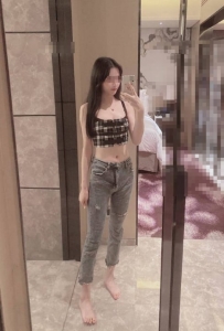 妮妮  164cm20ｙ46kg C   清純可愛美腿哦  皮膚白皙