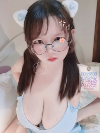 #職業 👑 花店助理    👋 染娜 159/42/E+/22歲