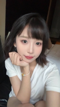 #高雄  钰婷 160.47.D.25歲  #粉嫩俏皮的寶貝   小穴鮮嫩多汁敏感又容易濕濕