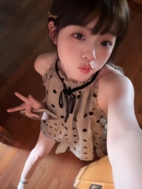 拉拉：155.A+.40.19歲  可愛+貧乳，小奶控天菜!!