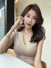 小白 166cm 49kg D奶 32歲  #膚白貌美 大胸大屁股