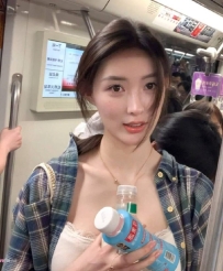 ：心雨 167cm 48kg C杯  💧簡介：氣質耐看型 下班後是溫柔女神