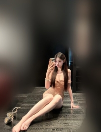高檔美女校花    言c 170.c.44.19歲   初次兼職