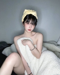乖乖  158 C 45 19歲     誘人小隻馬 身材好  #清秀可人