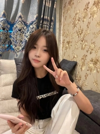 甜美少女乳房Q彈有料約她  享受這甜蜜時光！