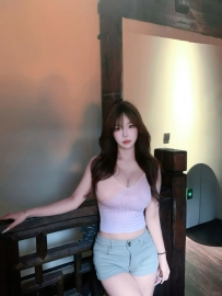 #高雄  #巨乳妹    語婕|F｜160｜48｜20歲    奶子大到你不敢直視