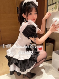 卡卡 157/44/C+/23歲  精緻的五官  平時愛角色扮演