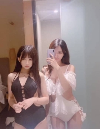 今天遇到選擇困難症 🥹  左邊是溫柔黏人型 右邊是主動撩人型  如果同時出現在你面前… 你會先抱誰？😏