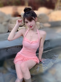 甜甜158.45.D.22歲   #男人夢寐的女神  婀娜多姿的女人