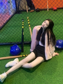婷婷 165cm.C.45kg.22歲  靜宜學生妹，鉛筆腿