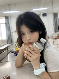 妃妃 158cm 45kg C奶 21歲  清純大眼 無刺青 青澀悶騷型