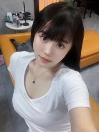 如如｜155/45/C/23y  飲料店店長，俏皮活潑小姐姐