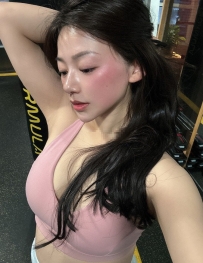 愛愛—165cm  48kg  E+  28歲  對自己的身材