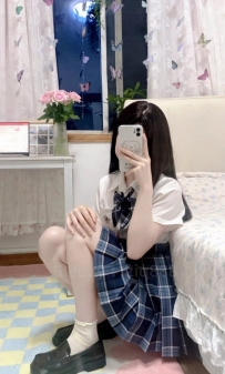 薇希 158.42.C.18歲  學校：校園可愛甜妹，臉蛋超可愛