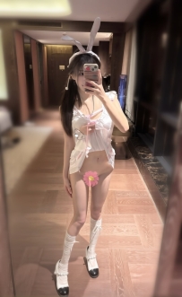 #台南 冰淇淋  156cm.C奶.42kg.19歲 俏皮可愛 有哥哥要來調教嗎