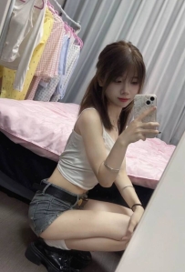 可藍  160cm/47kg/18歲/D奶  簡介：可LG 會按摩 鴛鴦浴 小穴緊水多