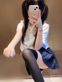 小霜 155cm 40 B奶 18歲  身材嬌小 骨感 耐幹 胸部Q彈