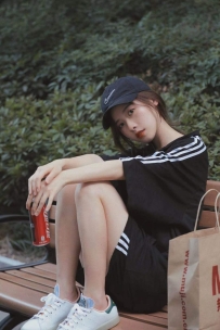 劉允 168cm Ccup 21歲 45kg  身材好 優雅天然0整 全身白