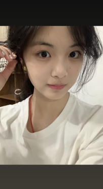 雨菲 160/45/C/20歲  外表甜美，內心渴望強烈