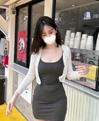 優寶 165.48.C+.25歲 護膚品櫃姐 姿態很端莊