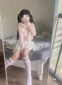 小恩 154cm/B奶//47kg/18歲  #幼齒蘿莉第一次下海 尋找有緣人