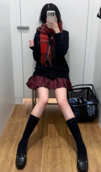 彤彤 157cm/C奶/44kg/20歲  清純系學生妹，乖巧、聽話、第一次下海