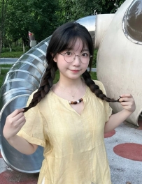 #高雄  【晴晴】：159cm 46kg A杯 18歲