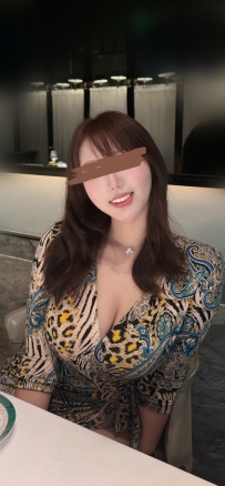奶茶  163cm/50/E/32歲  一位超級淫蕩的人妻，性感火辣的她