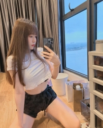 身材很讚剛熟成，在讀大學想玩又想好好存點錢