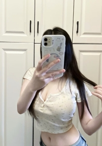 資訊：涵倩 161cm 23歲 F奶 50kg