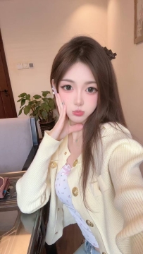 語彤  166cm / 46kg / C奶  氣質女文青、聊天有深度，床上直接壞光光