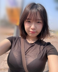 菜菜 ：168cm/Ecup/48kg/23歲  #大奶網美小情人 外貌佳 爆乳勻稱身材很讃