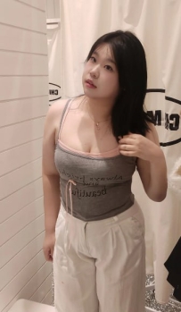冉冉 159.60.D+.23歲  #肉肉類型的女孩