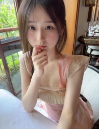 妮妮｜158｜44｜19歲    她喜歡你從後面抱著做  屁股翹高高被你幹到不行