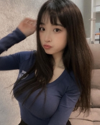 佳佳 160cm/D-Ecup/46kg/21歲  白白嫩嫩的皮膚和大奶讓人垂涎三尺