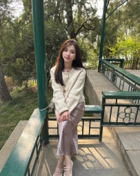 #臺南  蒙貝貝  23歲｜161 / 42 / B+    甜美清純型，笑容親切，很有好感度。