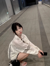 #高雄  小希 155cm B 19歲  46kg  粉嫩小胸 第一次下海初兼