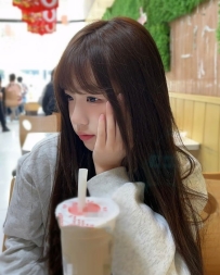 小希 158.B.43kg.19歲   甜美浪漫的草莓女孩