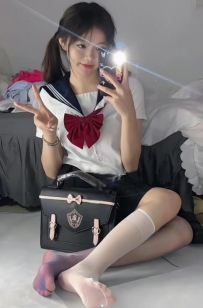 #中部推薦  圈圈  160/45/C奶/22歲   介紹：靦腆害羞的外表下