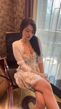職業：#國文老師  身材很贊 屁股大圓潤挺翹