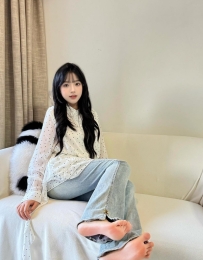 #高雄  唐染: 164cm/C奶/23歲  氣質外貿 膚白嫩滑