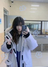 洛嫣  158-C-45-20歲  #可愛童顏學生妹 反差女孩等你約