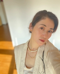 劉璇 163.C.47kg.42歲   氣質性感姐姐~ 性感艷麗外型魅惑人心